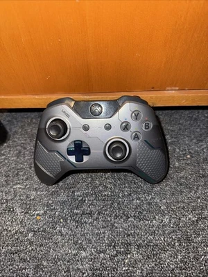 Xbox One Limited Edition Halo 5 Guardians Spartan Locke Controller - Image 1 of 3