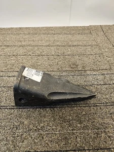 John Deere TT1U3302 Caterpillar Tiger Tooth 30 For 110 120C 120D - Picture 1 of 8