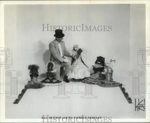 1973 Press Photo Bill Brickle & his Poodle Fantasy, Polack Bros. Circus act - Picture 1 of 2