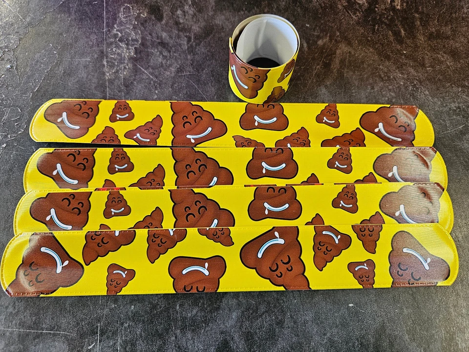 5x Pila de caca emoji banda de bofetada pulsera a presión bolsas de fiesta rellenos botín juguetes de regalo Foto 1 de 4