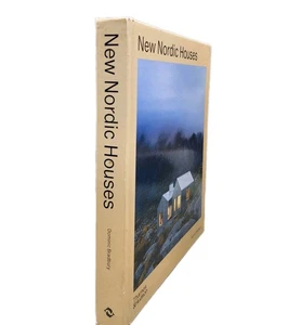 New Nordic Houses by Dominic Bradbury • Thames & Hudson Hardcover - Imagen 1 de 5