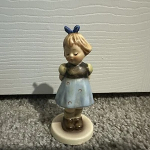 "Two Hands, One Treat" M.I. Hummel Club #493 Goebel W Germany 4" - Picture 1 of 8