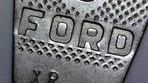 Two Vintage Ford Keys Marked YMOS XR / YMOS XL Blank Keys with Knurled Grip - Picture 1 of 10