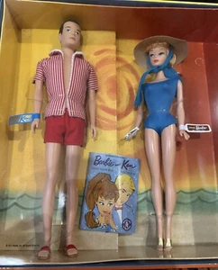 Barbie y Ken en la natación coleccionista etiqueta dorada NRFB - Imagen 1 de 3