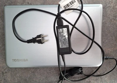 Toshiba, 15 Zoll, Intel Core i3, 12 GB RAM, knapp 1000 Gb Speicher, CD-Laufwerk - Bild 1 von 4