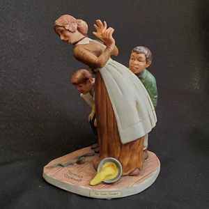 FIGURINA NORMAN ROCKWELL LE AVVENTURE DI HUCKLEBERRY FINN "IL SERPENTE FUGGE" - Foto 1 di 16