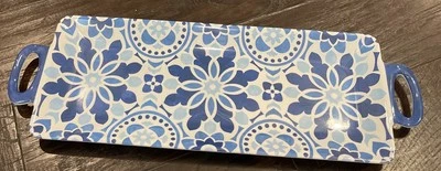Bandeja para servir melamina Rachel Ray bandeja azul flores asas 18” X 6” Foto 1 de 4