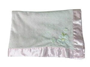 Carters Soft Pink Baby Blanket Satin Backing & Trim White Flowers 30x40 Rare - Picture 1 of 10