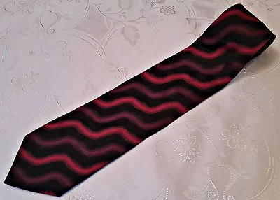 GENTS VINTAGE AUTHENTIC GORDON CRANE BY ATLAS DESIGN WAVE SILK MENS NECK TIE - Image 1 of 4