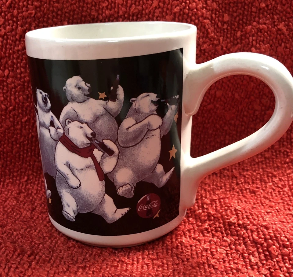 Taza de café de Navidad de porcelana vintage 1996 Group Polar Bears Coca Cola Gibson Foto 1 de 4