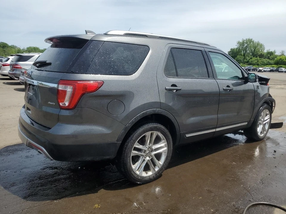 Used Rear Right Door Assembly Rear Side fits: 2016 Ford Explorer electric privac - Imagem 1 de 4