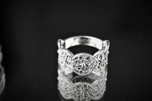 Elegante Anillo de Plata Fina 925 Reino Unido Acabado a Mano Tallas Disponibles hasta Z+4 + Caja de Regalo - Imagen 1 de 5