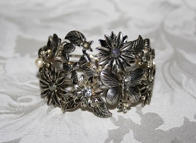 BEAUTIFUL VINTAGE FLORAL PEARL & RHINESTONE HINGED BANGLE   - Image 1 of 4
