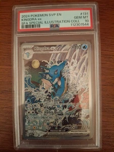 2024 POKEMON SVP FÁBULA CUBIERTA ILUSTRACIÓN ESPECIAL PROMO KINGDRA EX PSA 10 - Imagen 1 de 1