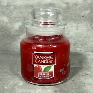 Yankee Candle 3.7 oz Scented Candle - Cherries On Snow - New - Picture 1 of 4