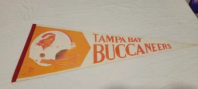 Tampa Bay Buccaneers NFL Felt Pennant Vintage, 12" x 30" Foto 1 de 4