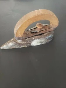 Hierro Sad, pequeño hierro fundido antiguo de 4 lb con mango desmontable - Imagen 1 de 7