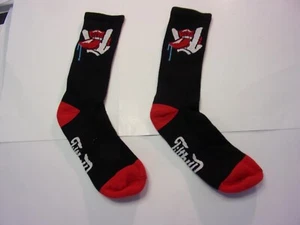 NEW FILTHY D SKATER SKATEBOARD PAIR OF SOCKS PADDED HEEL & TOES LIPS FINGERS - Picture 1 of 8