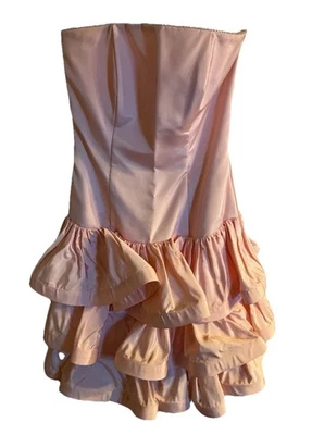 Mini vestido de fiesta vintage años 80 rubor rosa satinado caída en V cintura sin tirantes con volantes en capas Foto 1 de 4