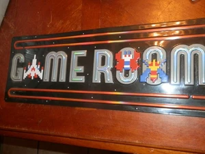 SPACE INVADERS TIN SIGN ARCADE VIDEO GAME GAME ROOM SIGN 20 x 7.25" Pre Owned - Picture 1 of 3