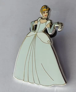 Cinderella Showing Slipper Cast Schlüsselband Disney Land Paris DLP Nov 2024 Pin - Bild 1 von 4