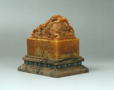 Um selo esculpido de pedra-sabão TianHuang com base - Imagem 1 de 4