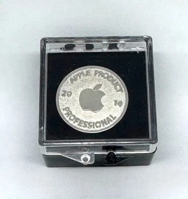Apple Product Professional Pin Badge (2014) - Employee Exclusive, Not for Sale - Bild 1 von 4