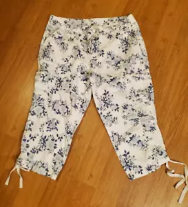 Ladies Faded Glory Capris White/Blue Flowers 6 Pocket Zip,Button Front Sz 16 - Picture 1 of 5