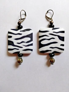 Zebra Creolen Block und Perlen Statement Ohrringe in Silberfarben 3" - Bild 1 von 6