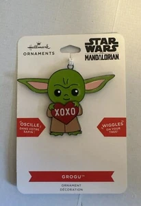 New Hallmark Star Wars Mandalorian Grogu With Heart XOXO Metal Flat Keychain - Picture 1 of 3