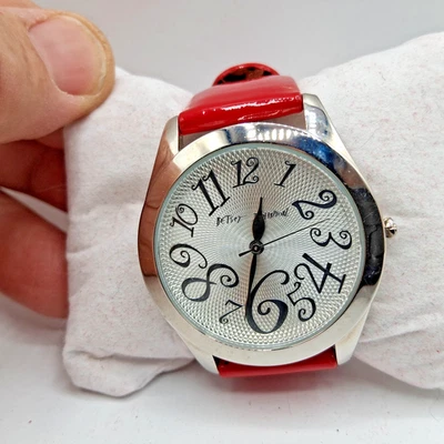 Betsey Johnson Correa de Cuero Genuino, Reloj Analógico de Cuarzo para Damas. Foto 1 de 4