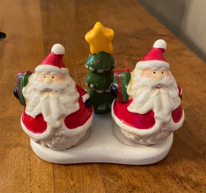 Santa and Tree Holiday Salz und Pfefferstreuer Set - Bild 1 von 6