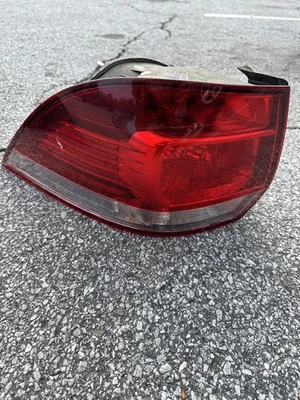 Luz trasera izquierda conductor Volkswagen Jetta Sportwagen 2009-2014 OEM 2,5 TDI Foto 1 de 4
