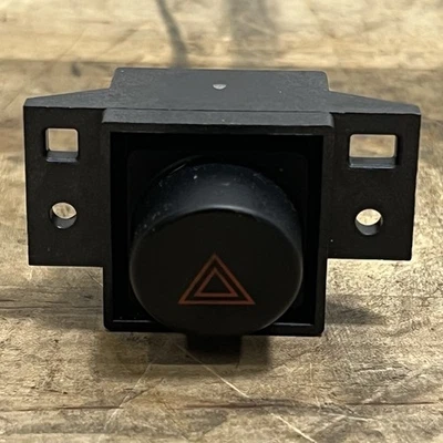 Interruptor intermitente de peligro Infiniti QX56 2004-2007 OEM Foto 1 de 4