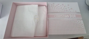 dior Geschenkbox 21x21x10 cm  Valentinstag Rosa-Weiß LIMITIERT  NEU  - Bild 1 von 3