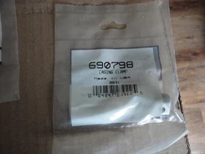 ONE NEW Genuine Briggs & Stratton OEM 690798  clamp-casing - Bild 1 von 1