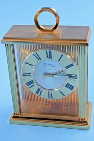 VINTAGE BULOVA ACCUTRON GOLD TONE DESK CLOCK Cover