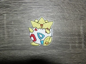 Togepi Pokemon Figur bestickt Bügelbild Patch 1,75" x 2" - Bild 1 von 2