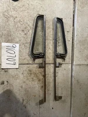 1960–64 Studebaker Champ Vent Wing Window Pair C -Cab - Image 1 of 4