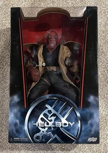 MEZCO-HELLBOY 18" Pearlman MOVIE VERSION FIGURE-Dark Horse Comics - 2004 Sealed - Picture 1 of 11