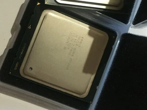 INTEL XEON Processor 2.5Mhz Hex Core E5-2640 LGA2011 SOCKET - Picture 1 of 4