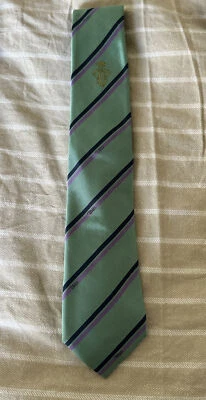 EMILIO PUCCI Gravata Masculina de Seda Logotipo Listrado Verde NOVO - Imagem 1 de 3