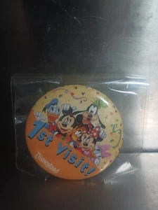 Disneyland First Visit Pin Mickey Mouse and Friends Pin 3 Zoll - Bild 1 von 2