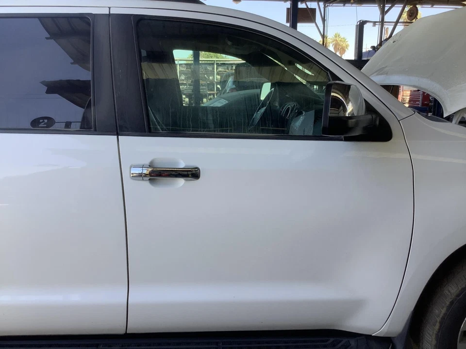 Conjunto de puerta delantera derecha usado se adapta a: ventanas eléctricas Toyota Sequoia 2012 Foto 1 de 4