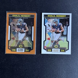 Lotto 2 carte collezionabili Khalil Herbert NFL Football Chicago Bears arancione /565 - Foto 1 di 9