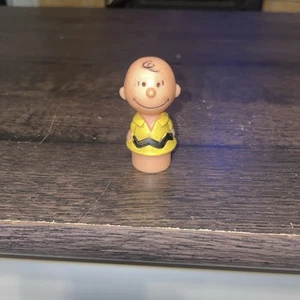 CHARLIE BROWN - Peanuts Little People Fisher Price Vintage Figurine - Picture 1 of 6