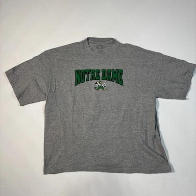 Camiseta De Colección Y2K Cadre Notre Dame Bordada Gris EE. UU. XL Algodón Cuello Redondo Foto 1 de 4