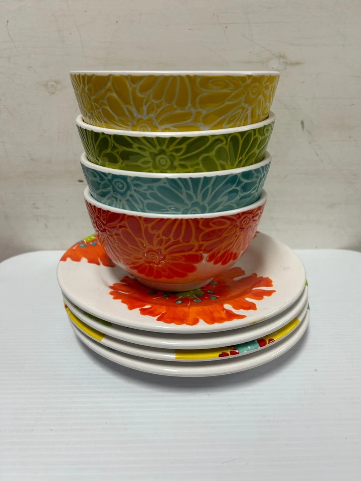 Набор из 4 меламиновых чаш с цветочным тиснением Laurie Gates 6 дюймов и 4 тарелки 8-3/4 дюйма для пикника - Изображение 1 из 4