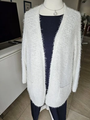 Canda kuschelweiche Strickjacke, Größe 52/54, wollweiß, sehr gut gepflegt - Bild 1 von 4
