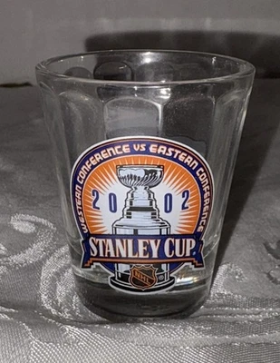 Detroit Red Wings 2002 Hockey Stanley Cup Champions Shot Glass con paneles Foto 1 de 4